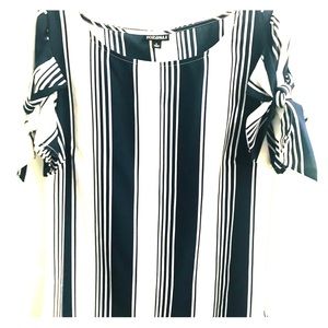 NWT Roz & Ali Navy and white stripe top w/bows